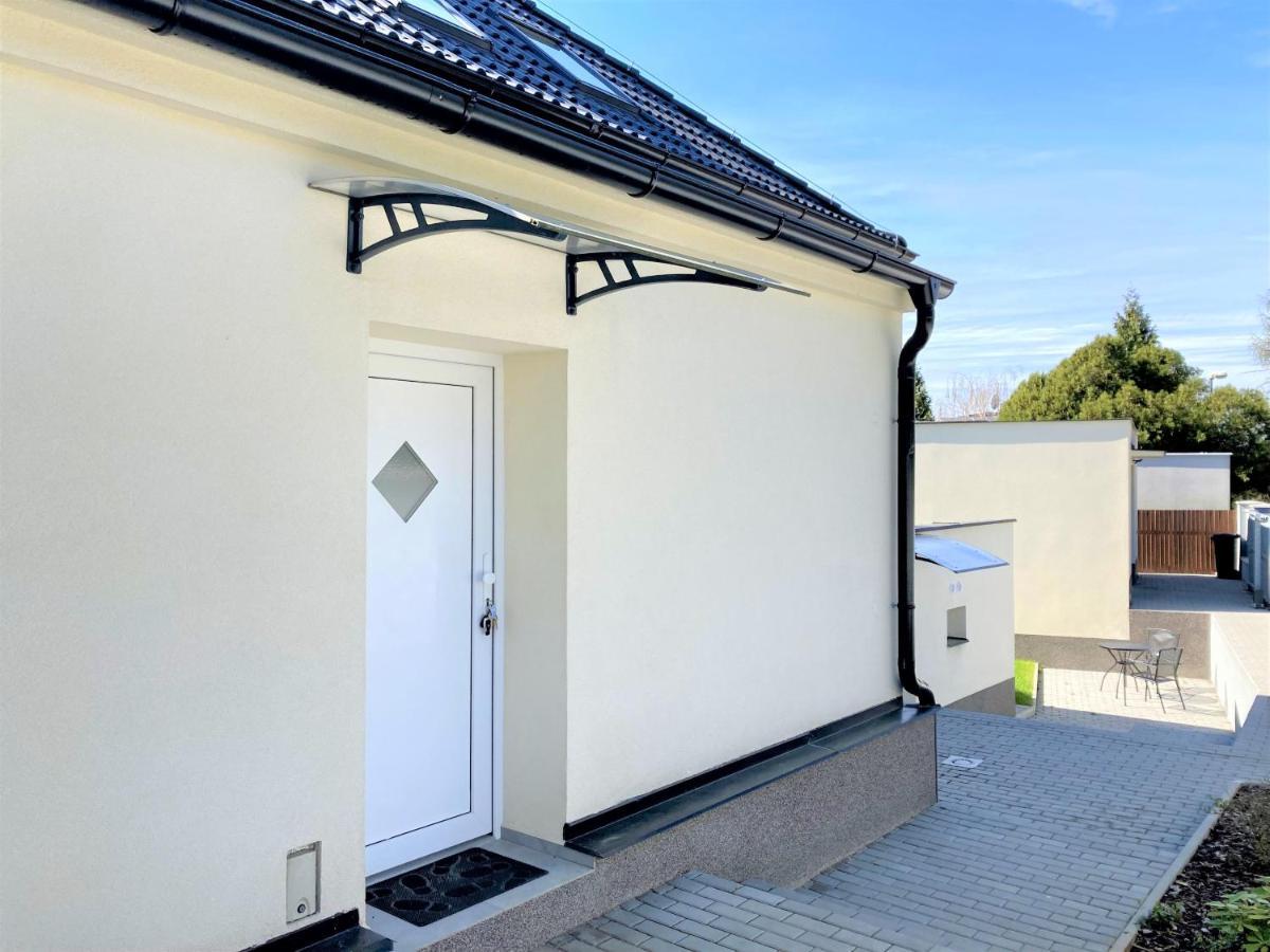 Apartmanovy Dum Se Zahradou V Klidne Casti Prahy Prague Exterior photo