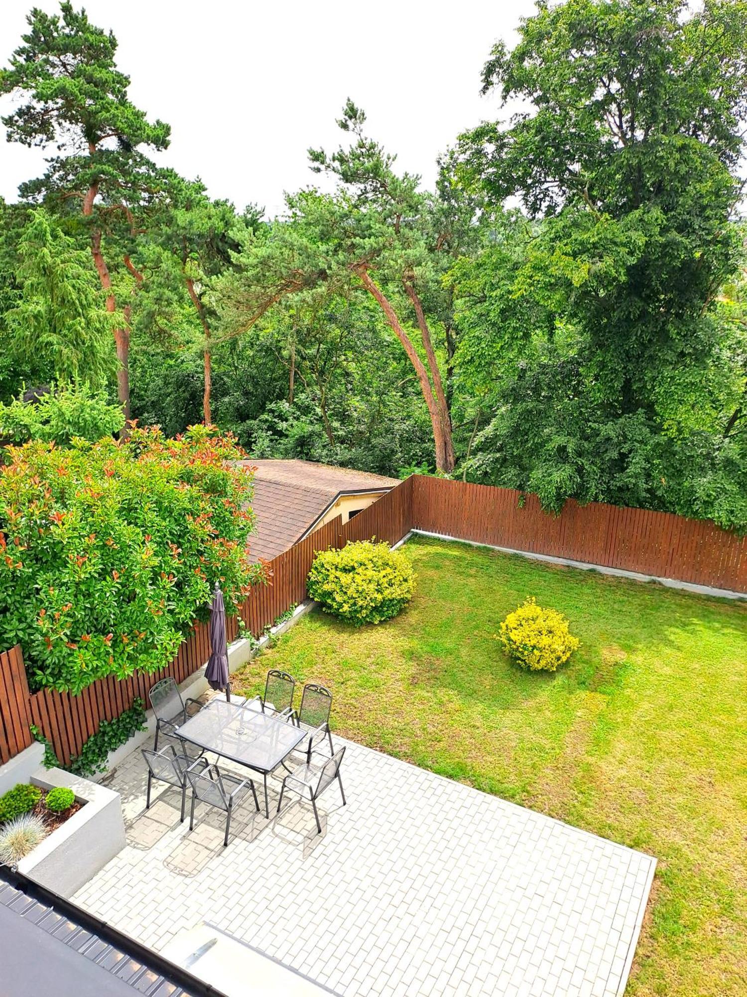 Apartmanovy Dum Se Zahradou V Klidne Casti Prahy Prague Exterior photo