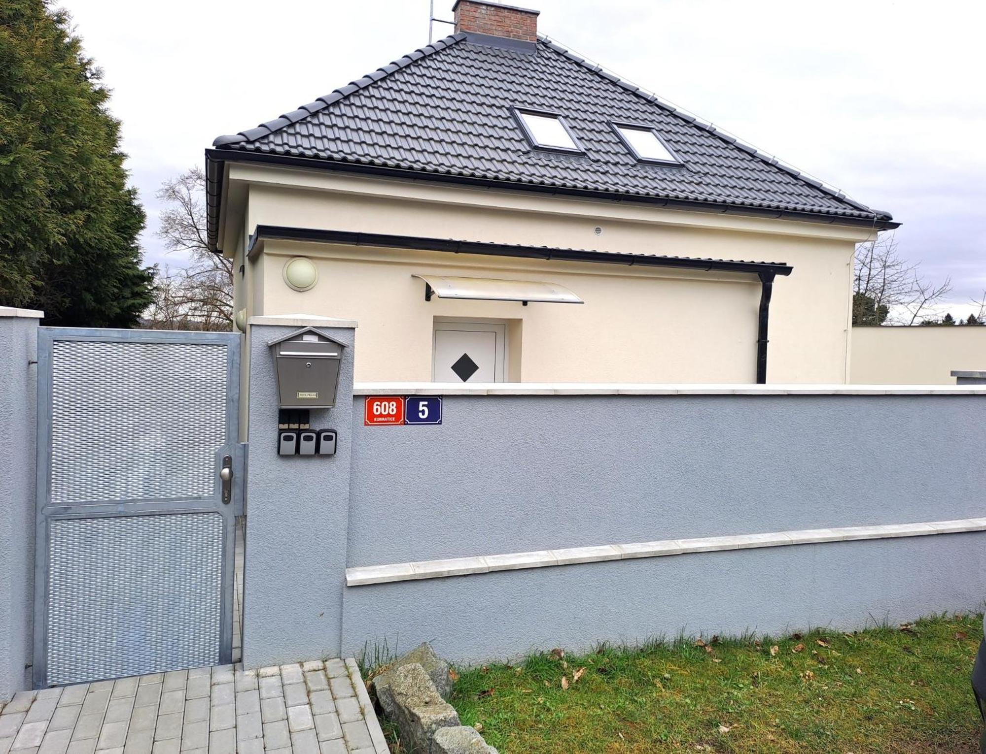 Apartmanovy Dum Se Zahradou V Klidne Casti Prahy Prague Exterior photo